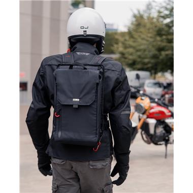 ZAINO OJ AIRBAG BACKPACK BLACK - Della Categoria Protezioni & Paraschiena Produttore OJ ATMOSFERE METROPOLITANE - A soli €304! Acquista ora su Due Ruote Accessori