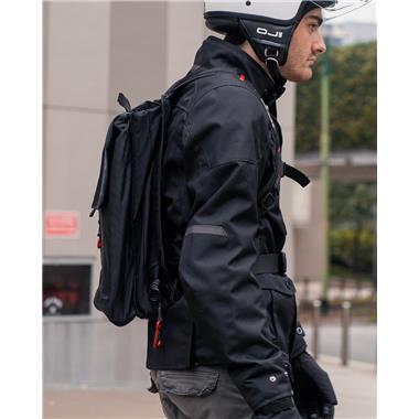 ZAINO OJ AIRBAG BACKPACK BLACK - Della Categoria Protezioni & Paraschiena Produttore OJ ATMOSFERE METROPOLITANE - A soli €304! Acquista ora su Due Ruote Accessori