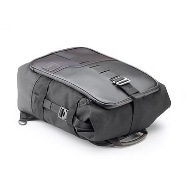 ZAINO GIVI CRM101 TRASFORMABILE IN BORSA DA SELLA 18 LT - Della Categoria Zaini Produttore Givi - A soli €119.25! Acquista ora su Due Ruote Accessori