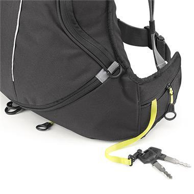 ZAINO ESTENDIBILE EA104C GIVI 24 LITRI CON COPERTINA ANTIPIOGGIA - Della Categoria Zaini Produttore Givi - A soli €59.25! Acquista ora su Due Ruote Accessori
